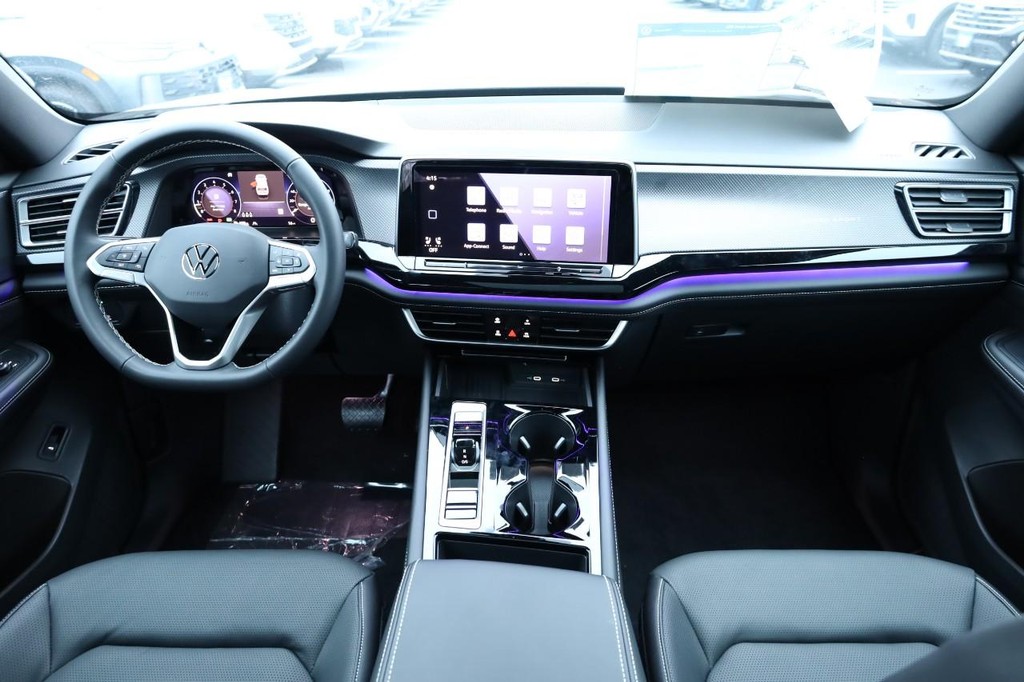 Volkswagen Atlas Cross Sport Vehicle Full-screen Gallery Image 25