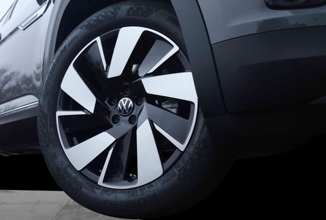 Volkswagen Atlas Cross Sport Vehicle Image 03