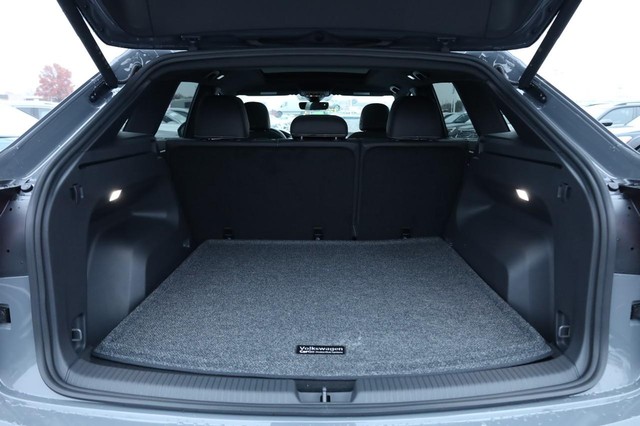 Volkswagen Atlas Cross Sport Vehicle Image 07