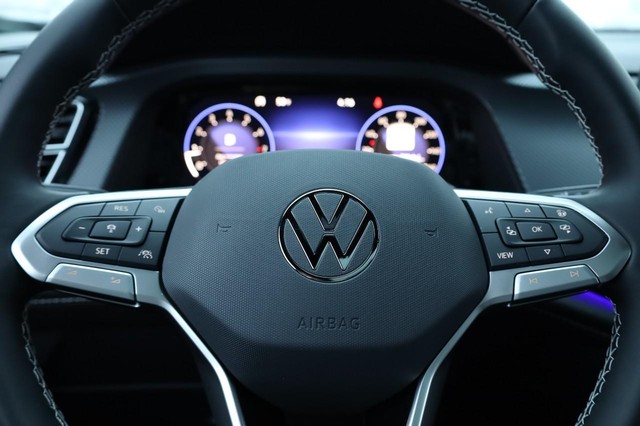 Volkswagen Atlas Cross Sport Vehicle Image 12