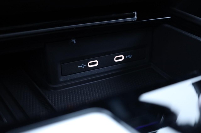 Volkswagen Atlas Cross Sport Vehicle Image 17