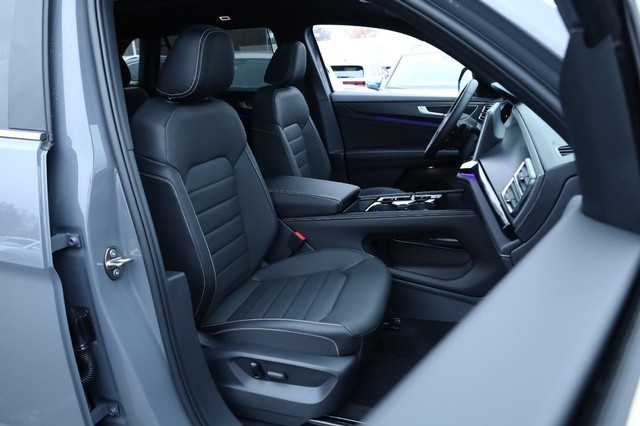 Volkswagen Atlas Cross Sport Vehicle Image 28