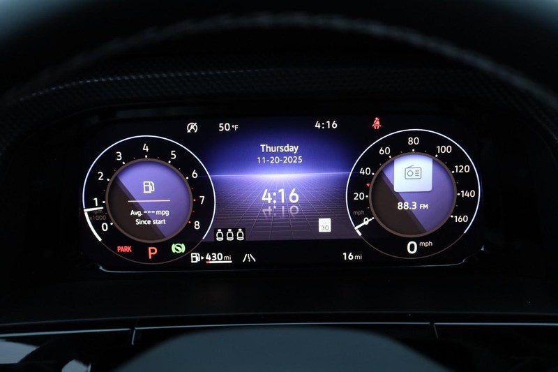 Volkswagen Atlas Cross Sport Vehicle Full-screen Gallery Image 13