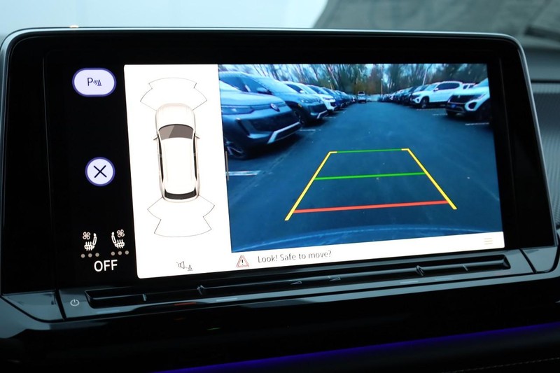 Volkswagen Atlas Cross Sport Vehicle Full-screen Gallery Image 15