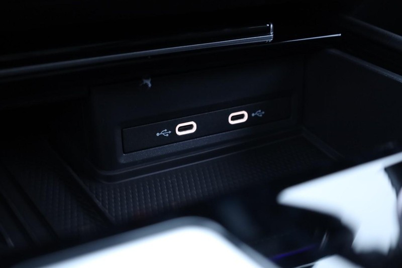 Volkswagen Atlas Cross Sport Vehicle Full-screen Gallery Image 17