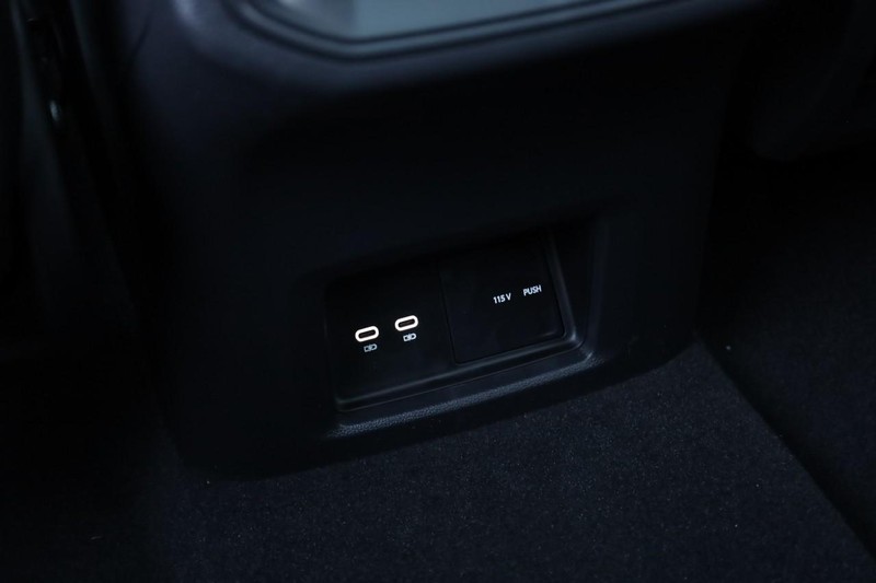 Volkswagen Atlas Cross Sport Vehicle Full-screen Gallery Image 24