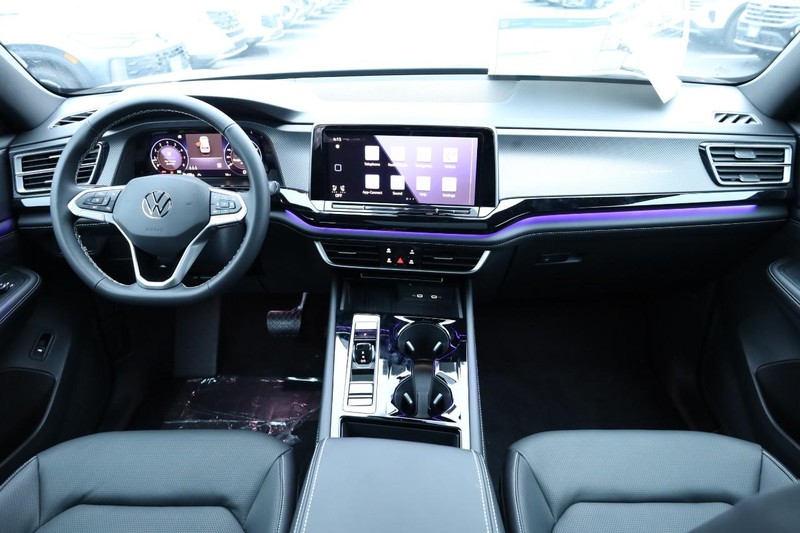 Volkswagen Atlas Cross Sport Vehicle Full-screen Gallery Image 25