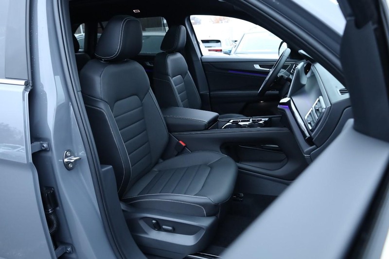 Volkswagen Atlas Cross Sport Vehicle Full-screen Gallery Image 28