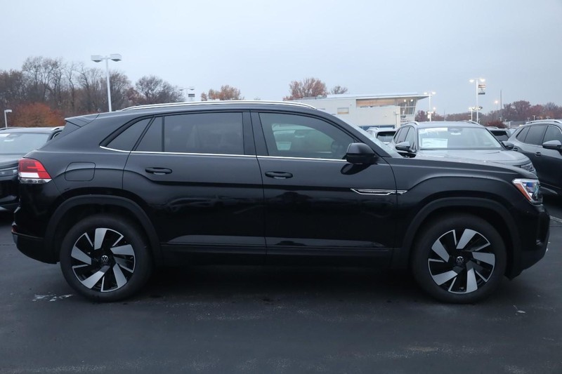 Volkswagen Atlas Cross Sport Vehicle Image 05