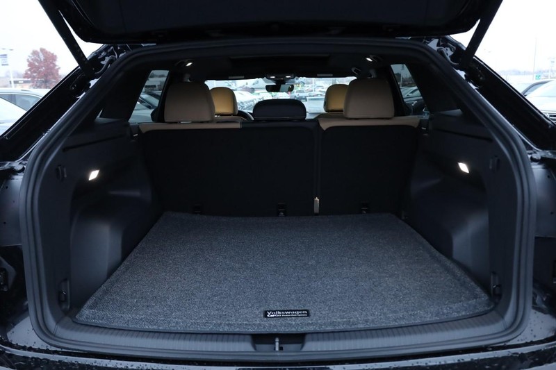 Volkswagen Atlas Cross Sport Vehicle Image 07