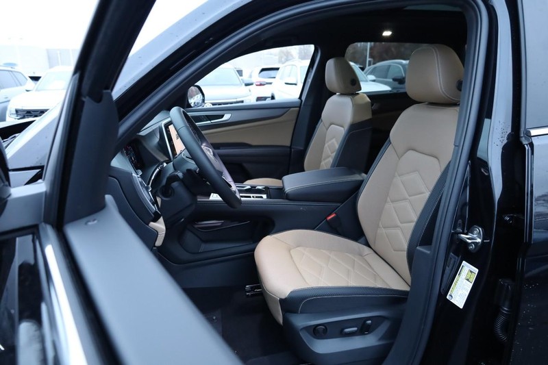 Volkswagen Atlas Cross Sport Vehicle Image 08