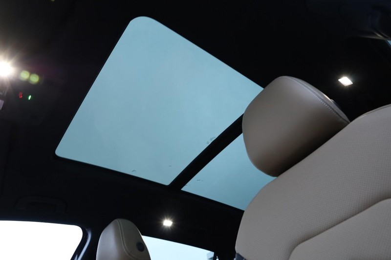 Volkswagen Atlas Cross Sport Vehicle Image 09