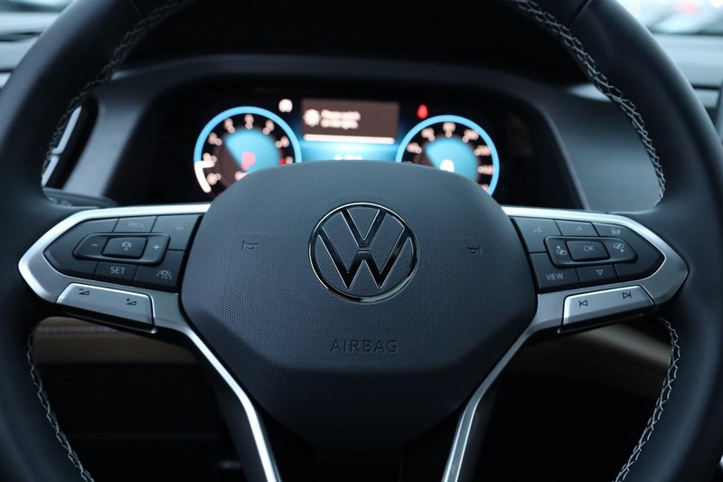 Volkswagen Atlas Cross Sport Vehicle Image 11