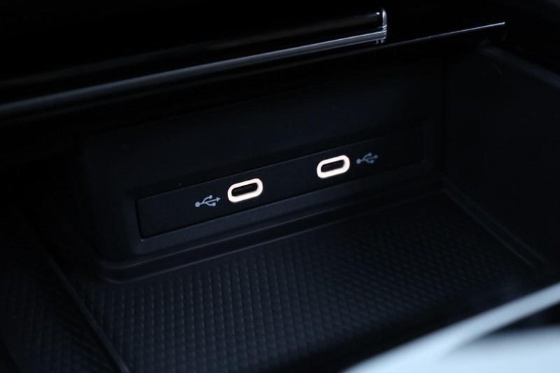 Volkswagen Atlas Cross Sport Vehicle Image 16