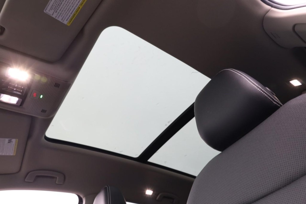 Volkswagen Atlas Vehicle Full-screen Gallery Image 11