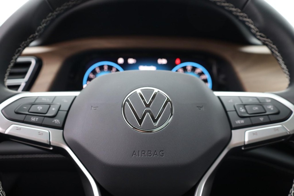 Volkswagen Atlas Vehicle Full-screen Gallery Image 13