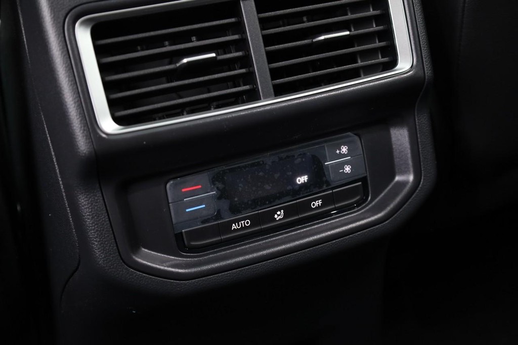 Volkswagen Atlas Vehicle Full-screen Gallery Image 25