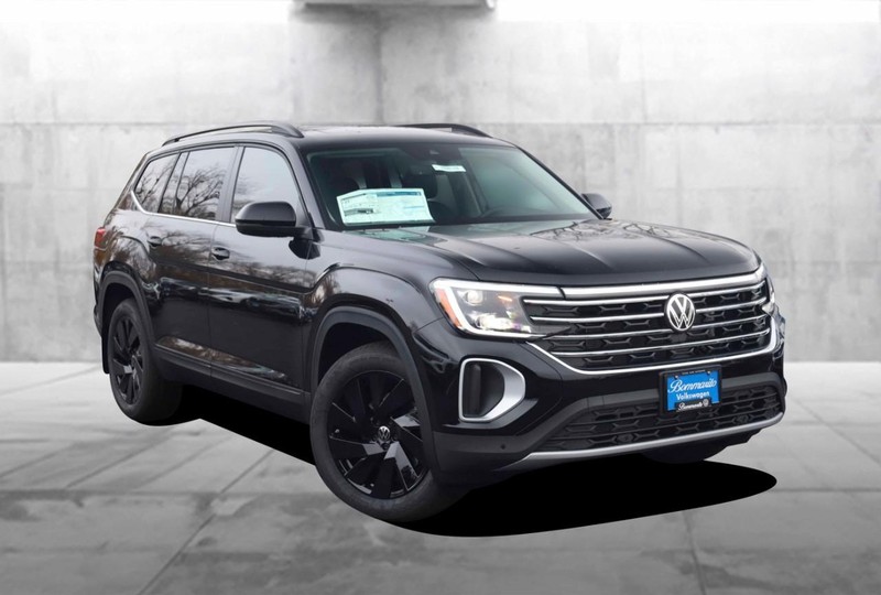 Volkswagen Atlas Vehicle Full-screen Gallery Image 2