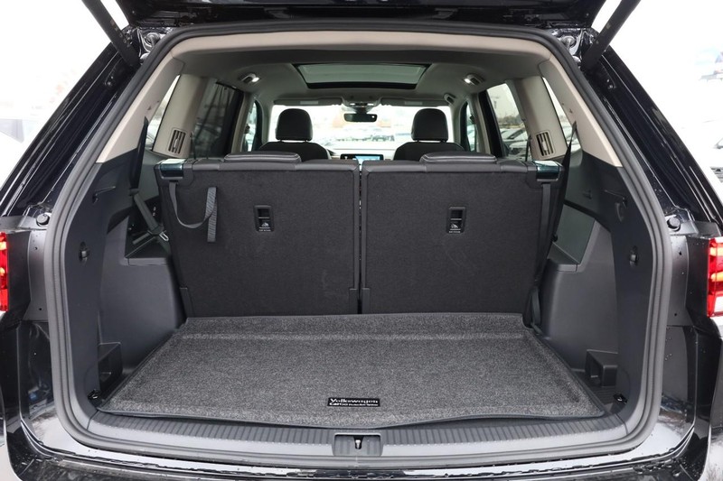 Volkswagen Atlas Vehicle Full-screen Gallery Image 7