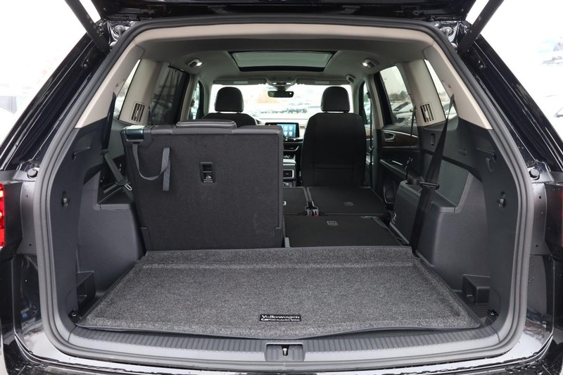 Volkswagen Atlas Vehicle Full-screen Gallery Image 8