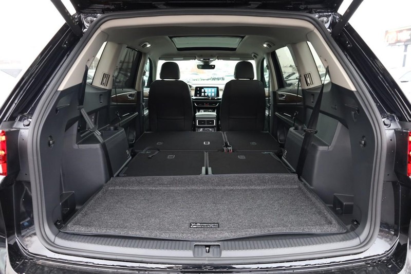 Volkswagen Atlas Vehicle Full-screen Gallery Image 9