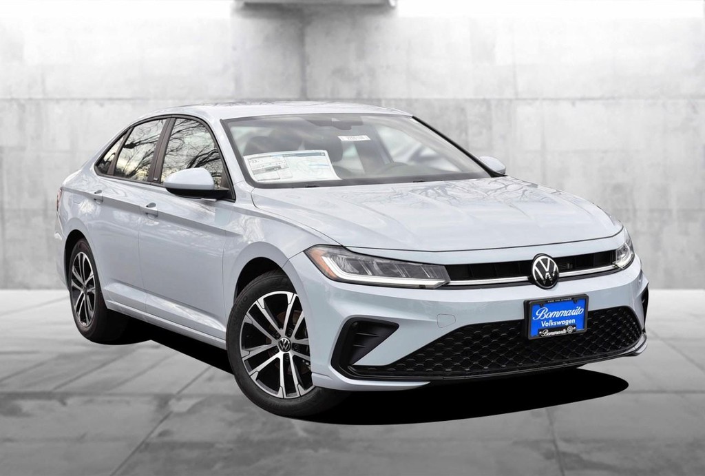 Volkswagen Jetta Vehicle Full-screen Gallery Image 2