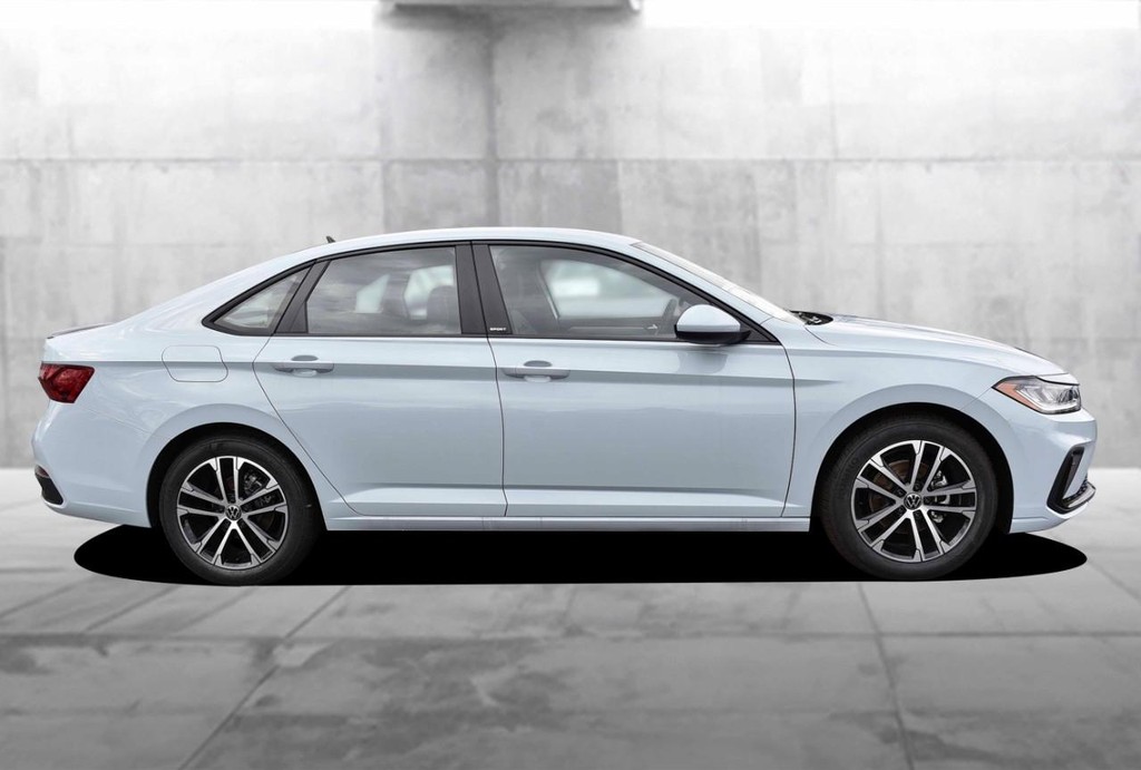 Volkswagen Jetta Vehicle Full-screen Gallery Image 5