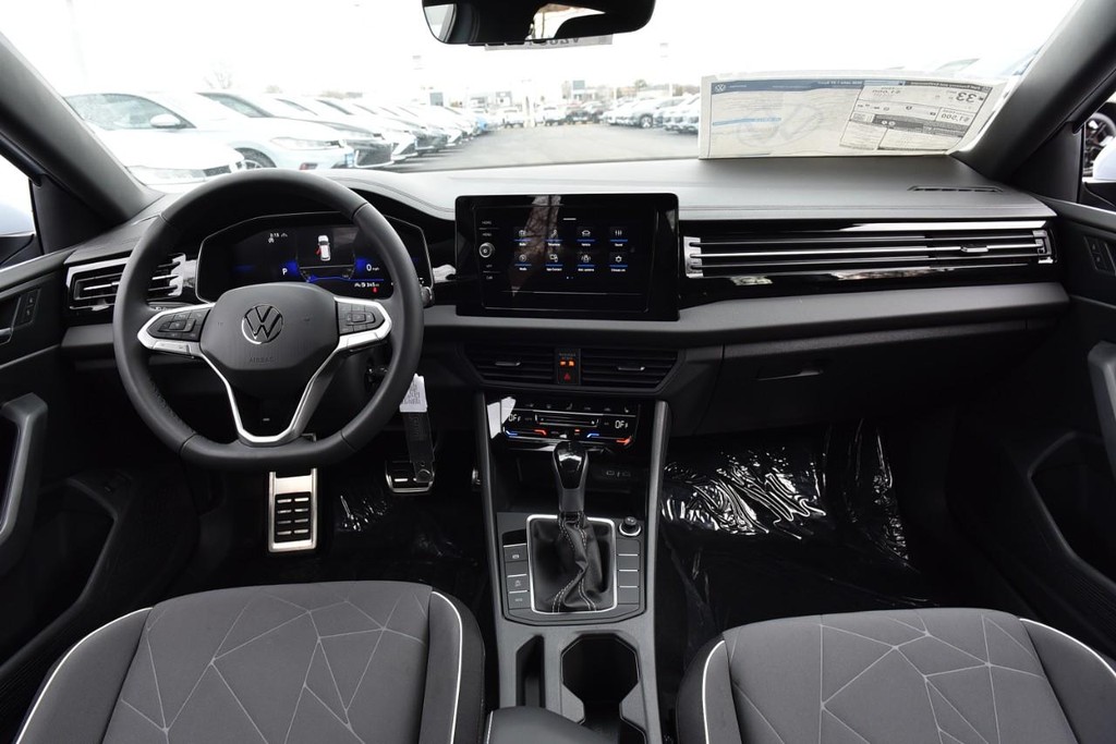 Volkswagen Jetta Vehicle Full-screen Gallery Image 7