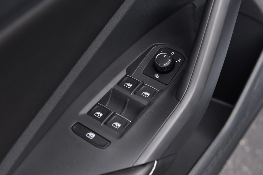 Volkswagen Jetta Vehicle Full-screen Gallery Image 8