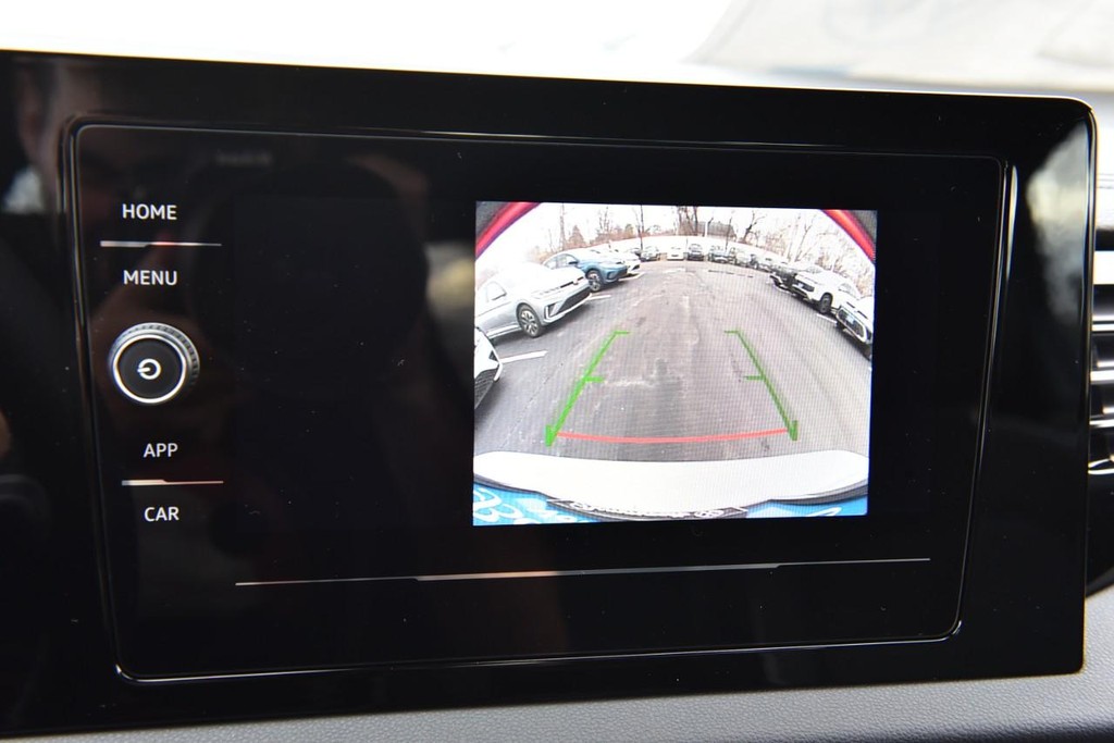 Volkswagen Jetta Vehicle Full-screen Gallery Image 13