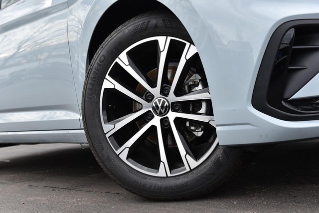 Volkswagen Jetta Vehicle Image 03