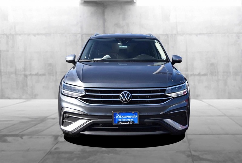 Volkswagen Tiguan Vehicle Full-screen Gallery Image 4