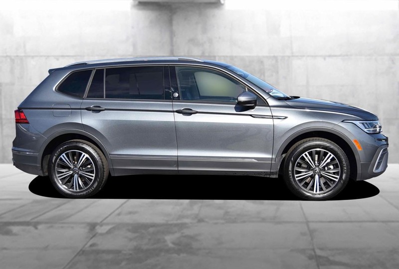 Volkswagen Tiguan Vehicle Full-screen Gallery Image 5