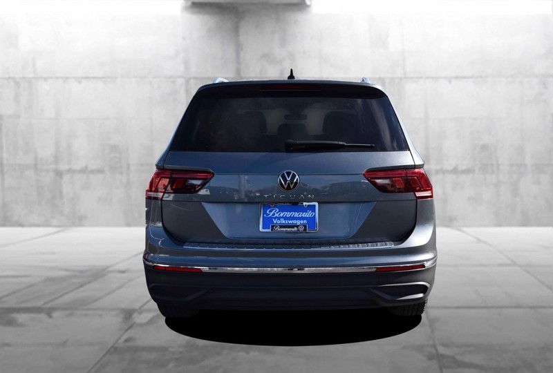 Volkswagen Tiguan Vehicle Full-screen Gallery Image 6