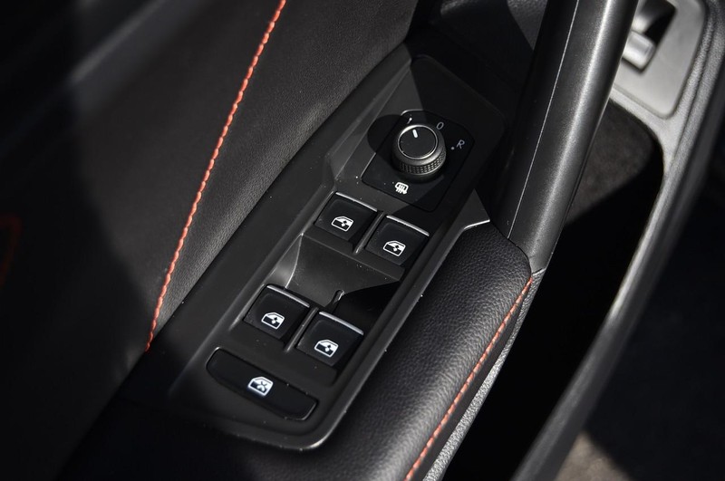 Volkswagen Tiguan Vehicle Full-screen Gallery Image 8