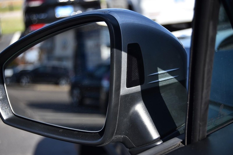 Volkswagen Tiguan Vehicle Full-screen Gallery Image 10