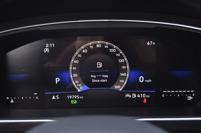 Volkswagen Tiguan Vehicle Full-screen Gallery Image 12