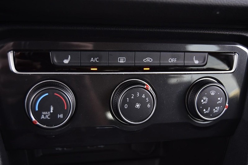 Volkswagen Tiguan Vehicle Full-screen Gallery Image 15