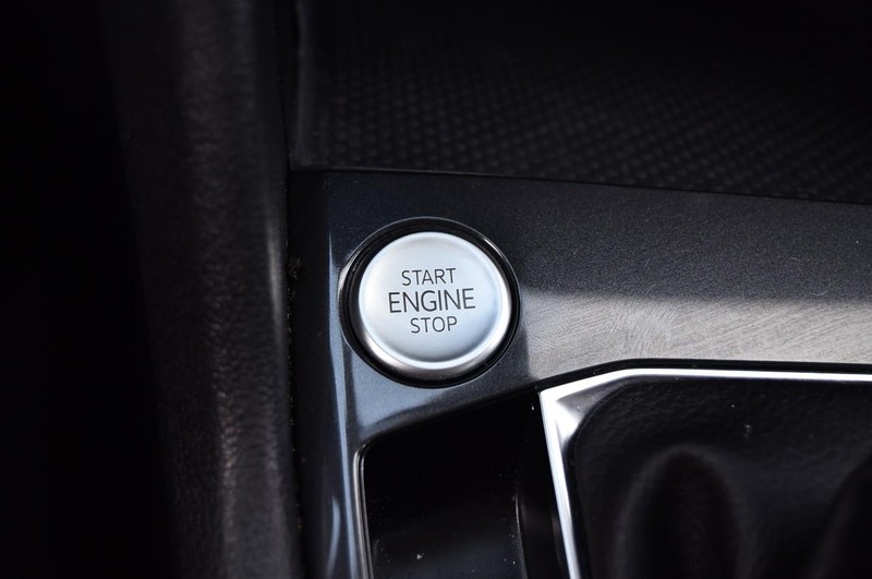 Volkswagen Tiguan Vehicle Full-screen Gallery Image 17