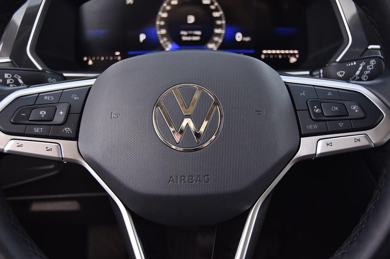 Volkswagen Tiguan Vehicle Full-screen Gallery Image 18