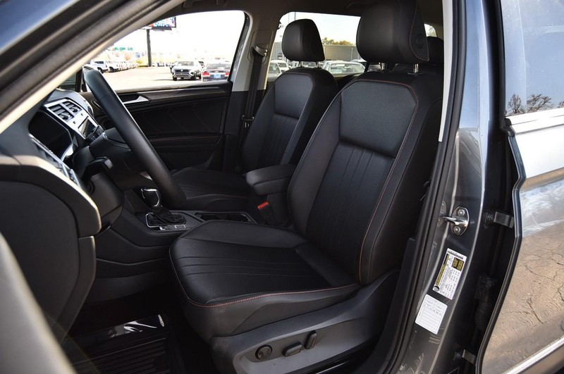 Volkswagen Tiguan Vehicle Full-screen Gallery Image 19