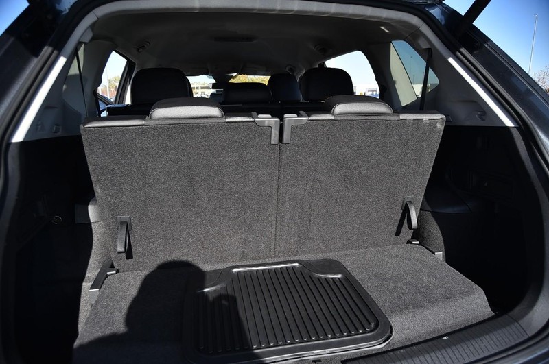 Volkswagen Tiguan Vehicle Full-screen Gallery Image 25