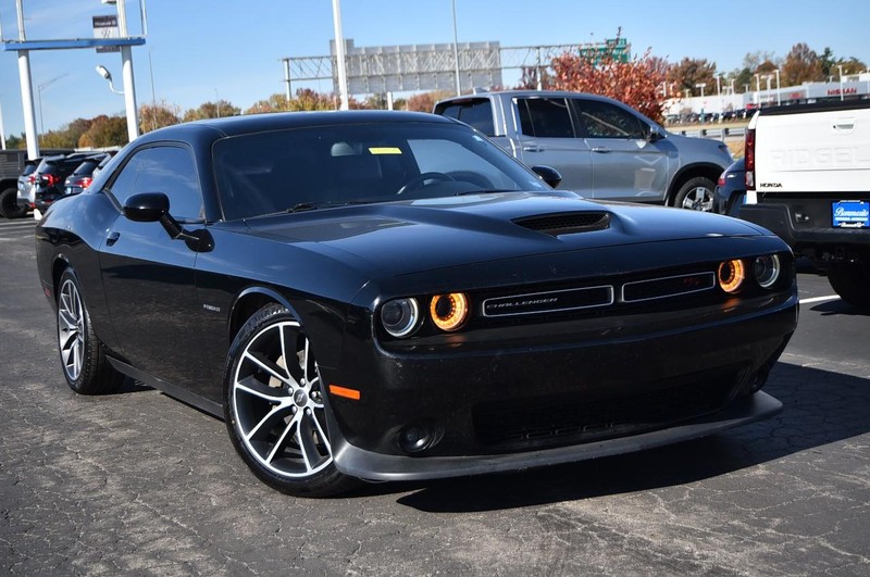 Dodge Challenger Vehicle Full-screen Gallery Image 02