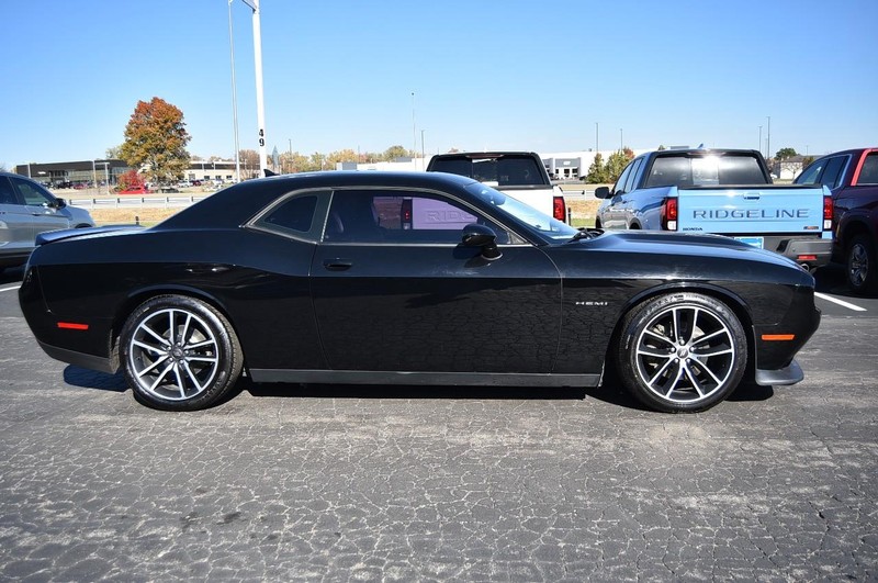 Dodge Challenger Vehicle Full-screen Gallery Image 05