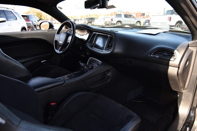 Dodge Challenger Vehicle Full-screen Gallery Image 08