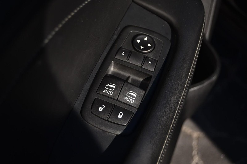 Dodge Challenger Vehicle Full-screen Gallery Image 09