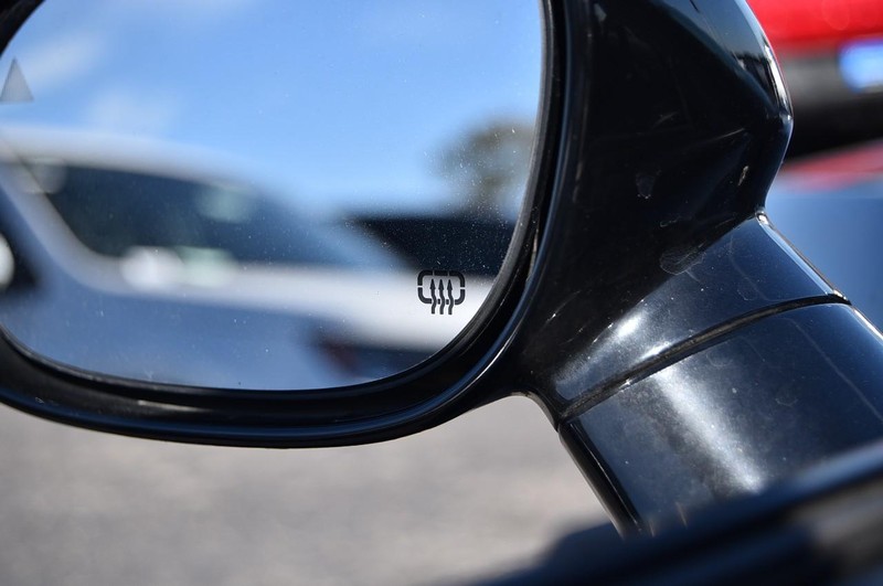 Dodge Challenger Vehicle Full-screen Gallery Image 11