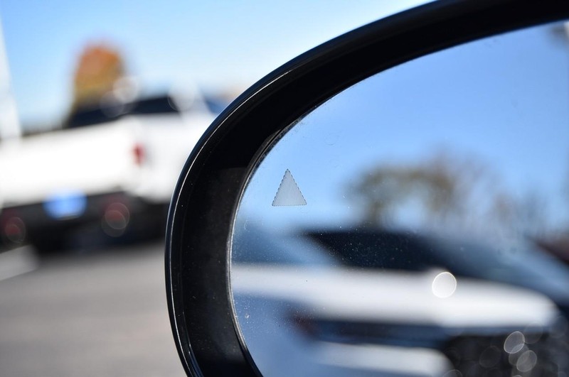 Dodge Challenger Vehicle Full-screen Gallery Image 12