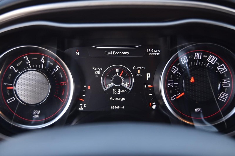 Dodge Challenger Vehicle Full-screen Gallery Image 14