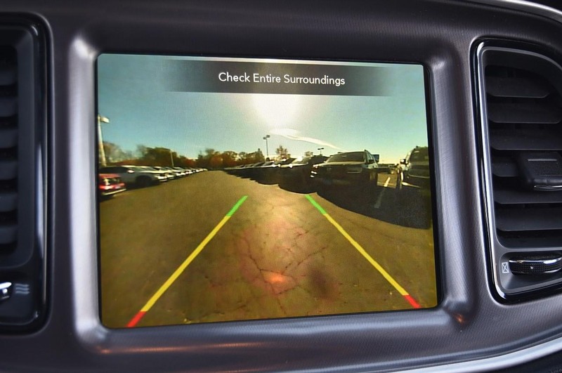 Dodge Challenger Vehicle Full-screen Gallery Image 15